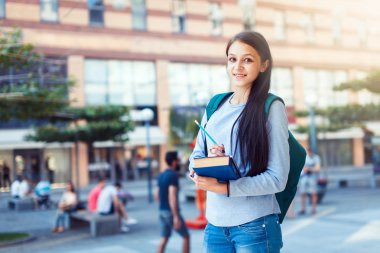 bir tek bir etnik üniversite öğrencisi Kampüste eğitim