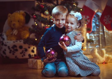  Sıcak sıcak kış akşam evde.