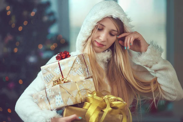 Beautiful Happy Girl with Christmas Gift.now — стоковое фото