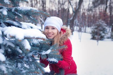 Kışın soğuk günlerinde çocuklu etkin boş.