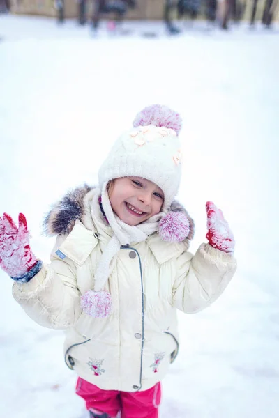 Adorable little girl having fun on winter day — Stock Photo, Image