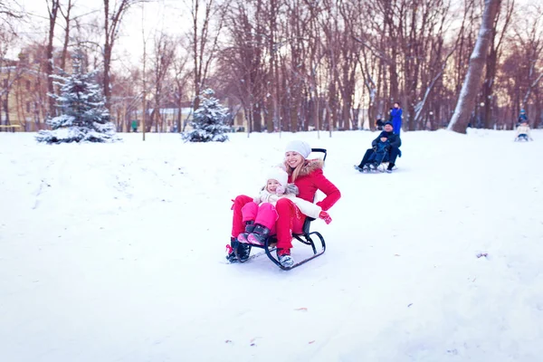 Happy mother and baby playing outdoors in winter — Stock Photo, Image