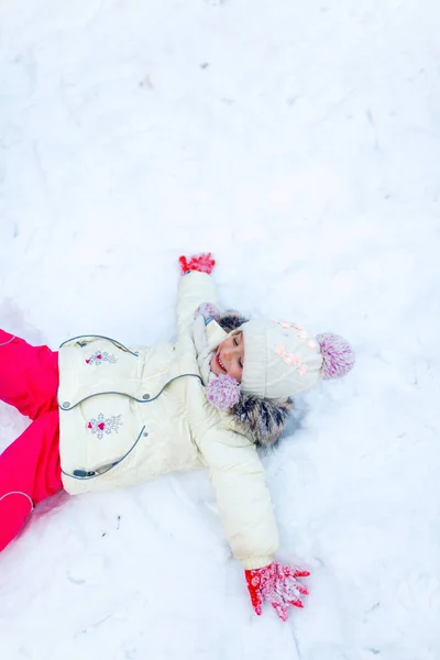 Adorable little girl having fun on winter day — Stock Photo, Image