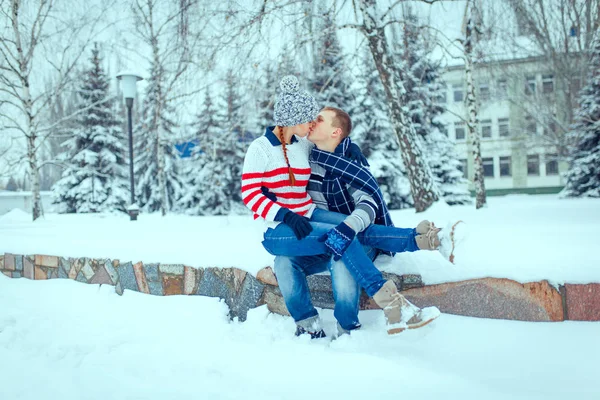 Winter valentine couple in ice landscape, snow — Stock Photo, Image