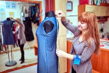 Siyah bant terziler Studio ölçme ile kukla