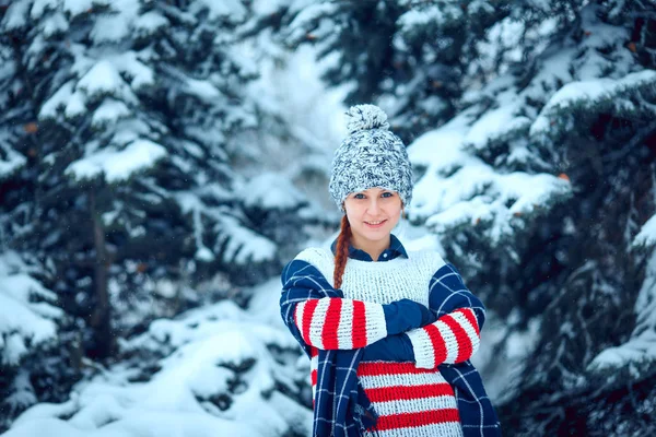 Winter outdoor portrait of a cute funny positive young girl — Stock Photo, Image