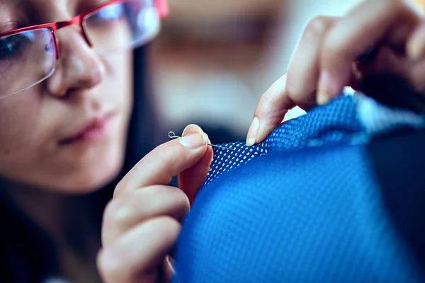 Young caucasian female fashion designer taking measurements on m — Stock Photo, Image