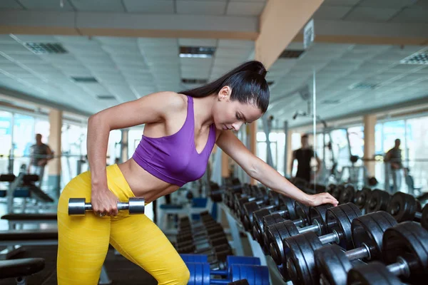 Mulher fitness, corpo treinado, modelo de fitness  . — Fotografia de Stock