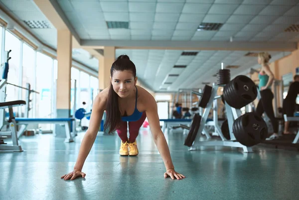 Mulher fitness, corpo treinado, modelo de fitness  . — Fotografia de Stock