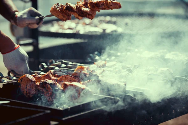 Auswahl an Grills auf dem Grill — Stockfoto