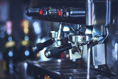 Restoranda kahve pişirme .