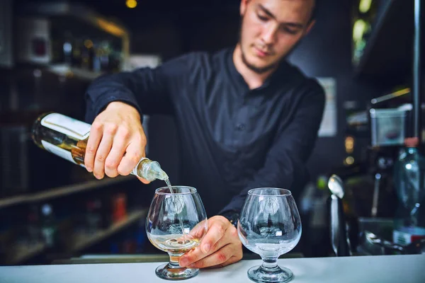 Barmen zor ruh gözlük içine dökme