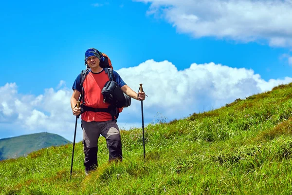 Traveling in the mountains, in the wild. — Stock Photo, Image