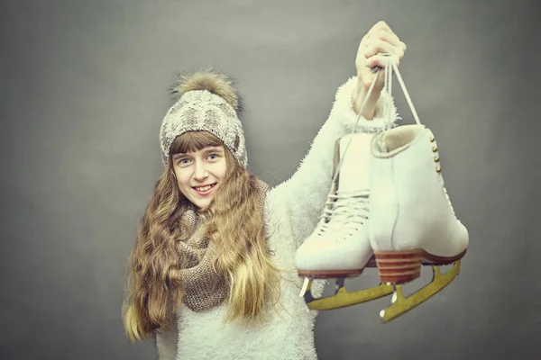 Mulher bonita vai patinar no gelo  . — Fotografia de Stock