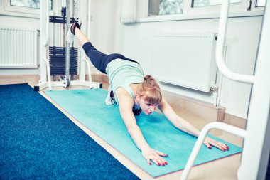 Spor yaparken gebelik, etkinlik, hareket, yoga sırasında.