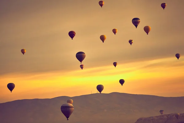 Bunter Heißluftballon beim Fest — Stockfoto