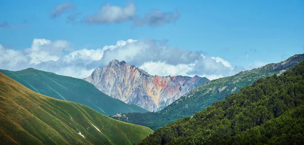 Verbazingwekkend berglandschap, wildlife reizen, naar de bergen — Stockfoto