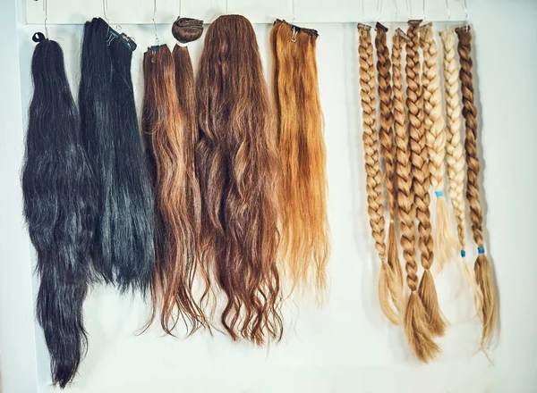 Equipamento Extensão Cabelo Cabelo Natural Amostras Cabelo Cores Diferentes — Fotografia de Stock