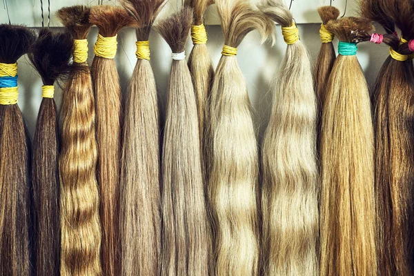 Equipamento Extensão Cabelo Cabelo Natural Amostras Cabelo Cores Diferentes — Fotografia de Stock