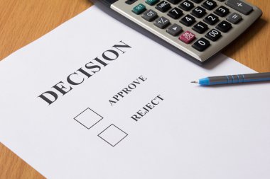 Karar kağıt (onaylama, reddetme) kalem ile hesap makinesi