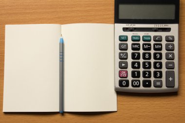 Kalem ve hesap makinesi ile not defteri açıldı