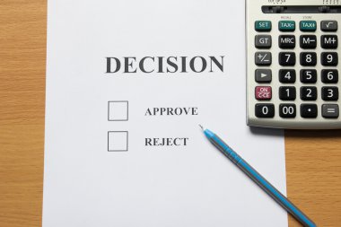 Karar kağıt (onaylama, reddetme) kalem ile hesap makinesi