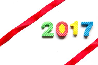 2017 oyuncak alfabesinden kırmızı kurdele ile üzerinde beyaz backgrou ifadeler