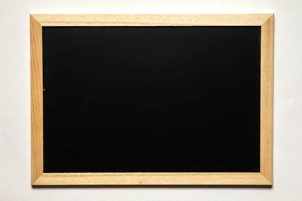 Placa preta em branco com moldura de madeira no fundo branco — Fotografia de Stock