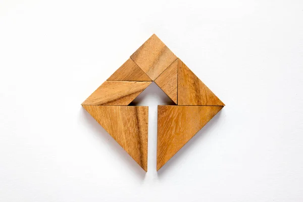 Tangram puzzle-nyíl a négyzet alakú, fehér háttér (üzleti koncepció — Stock Fotó