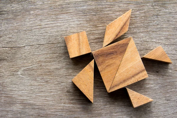 Dřevěný tangram puzzle želva obrazec pozadí — Stock fotografie