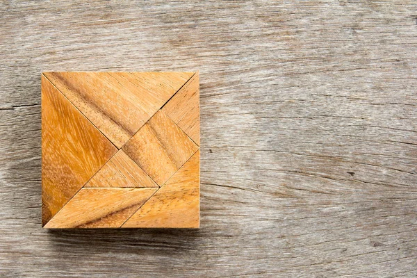 Tangram puzzle, négyzet alakú fa háttér — Stock Fotó