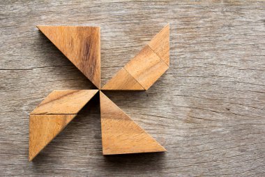 PIN tekerlek şekil arka planda bulmaca ahşap tangram