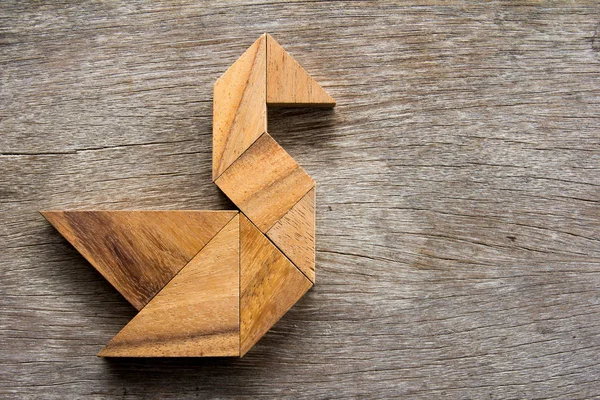 Dřevěný tangram puzzle Labutí obrazec pozadí — Stock fotografie