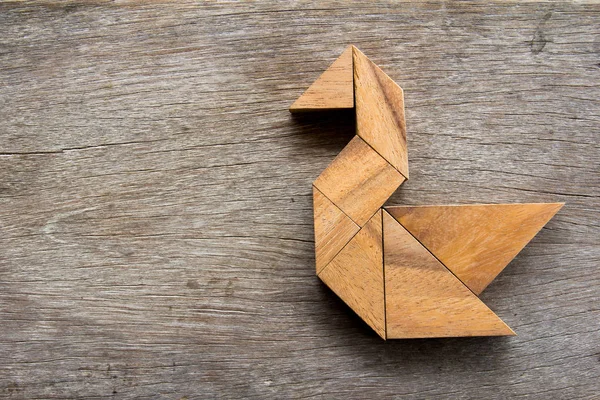 Dřevěný tangram puzzle Labutí obrazec pozadí — Stock fotografie