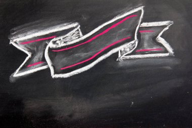 Grunge boş şerit kara tahta arka plan üzerinde kırmızı ve Beyaz tebeşir tarafından çizmek