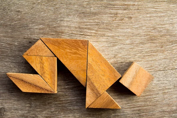 Dřevěný tangram puzzle muž Skrk obrazec pozadí — Stock fotografie