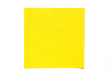 Beyaz arka plan dekorasyon veya tasarım öğesinin üzerinde sarı renkli kağıt sayfası