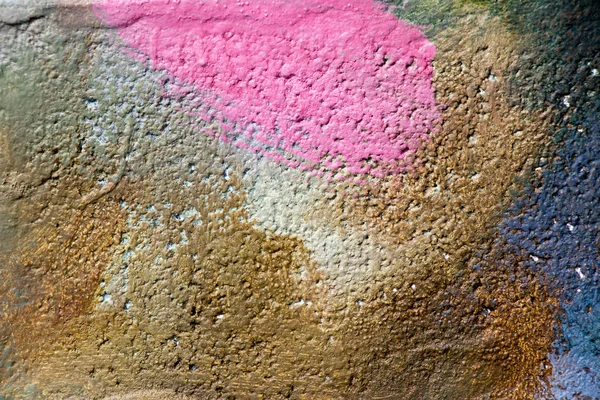 Pintura de color abstracta sobre fondo de bloque de hormigón (marrón, rosa, azul ) —  Fotos de Stock