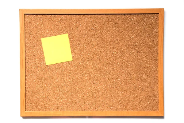 Placa de cortiça marrom com moldura de madeira e tem papel para anotar o anexo no fundo branco — Fotografia de Stock
