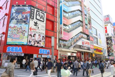 Tokyo, Japonya - 30 Nisan 2017: Akihabara ilçe elektrik denilen ve anime ve oyuncak Japonya kültür bulunan Tokyo.