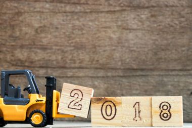 Oyuncak plastik forklift tutun blok oluşturmak ve yerine getirmek için 2 ifadeler