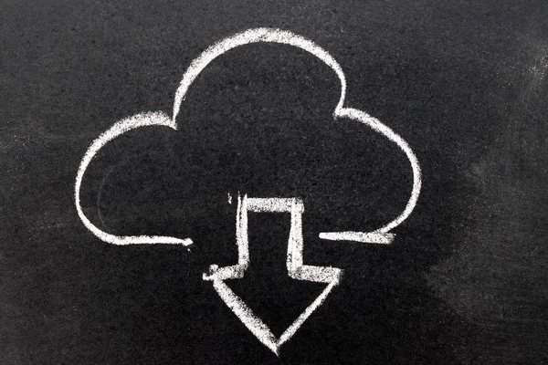 Desenho de giz branco na nuvem com forma de seta de download no fundo da placa preta — Fotografia de Stock