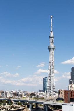 Tokyo, Japonya, Nisan 24,2017 Tokyo skytree, Japonya'da en yüksek kule mavi gökyüzü arka plan ile