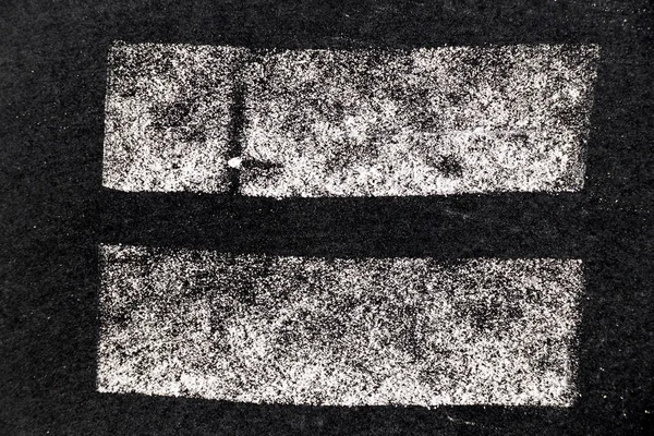 Текстура білої крейди на фоні чорної дошки для прикраси або гранжевого шару — стокове фото