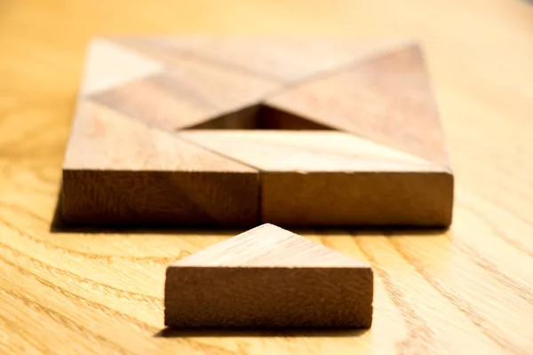 Tangram puzzle, négyzet alakú, hogy várni a teljes, a fa-ba — Stock Fotó