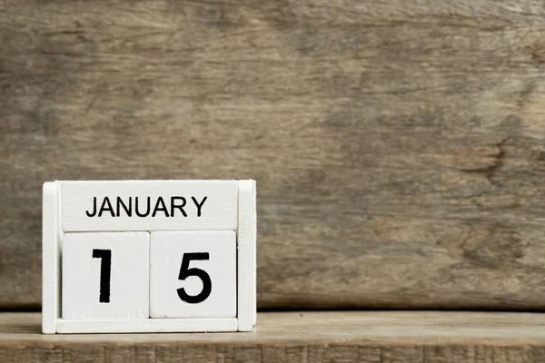Bílý blok kalendář současné datum 15 a měsíc Leden na pozadí dřeva — Stock fotografie