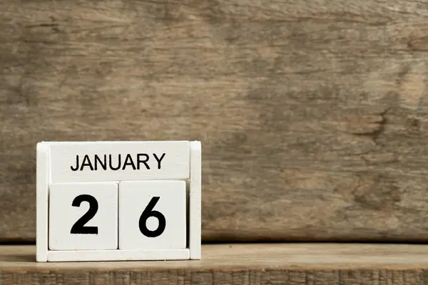 Bílý blok kalendář současné datum 26 a měsíc Leden na pozadí dřeva — Stock fotografie