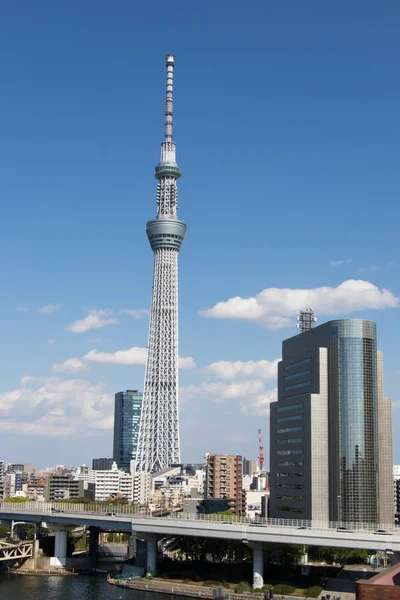 Tokyo, Japan, 24.04.2017 Tokyo, Japans høyeste tårn med blå himmelbakgrunn – stockfoto