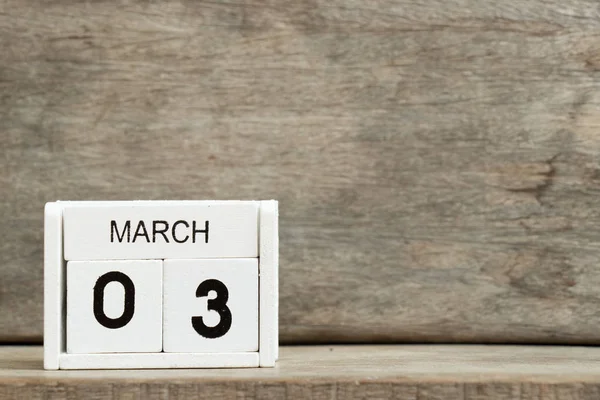 白色方块式日历当前日期3和月3月在木背景 — 图库照片
