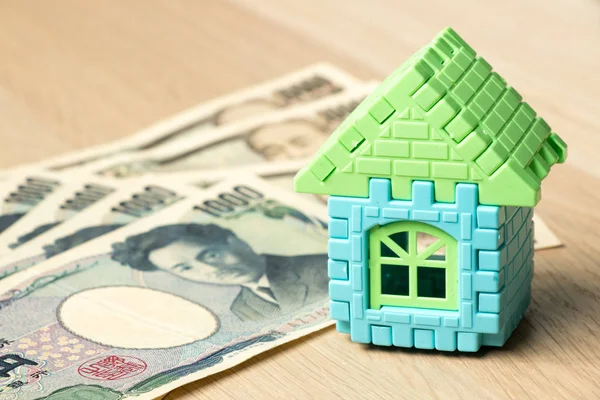 Toy Model Home Shape Japanese Yen Wood Background — Stock Photo, Image